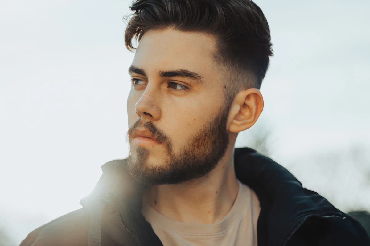 Man in three-quarter profile with a sharply defined jawline and gonial angle — the jaw definition this guide shows you how to improve