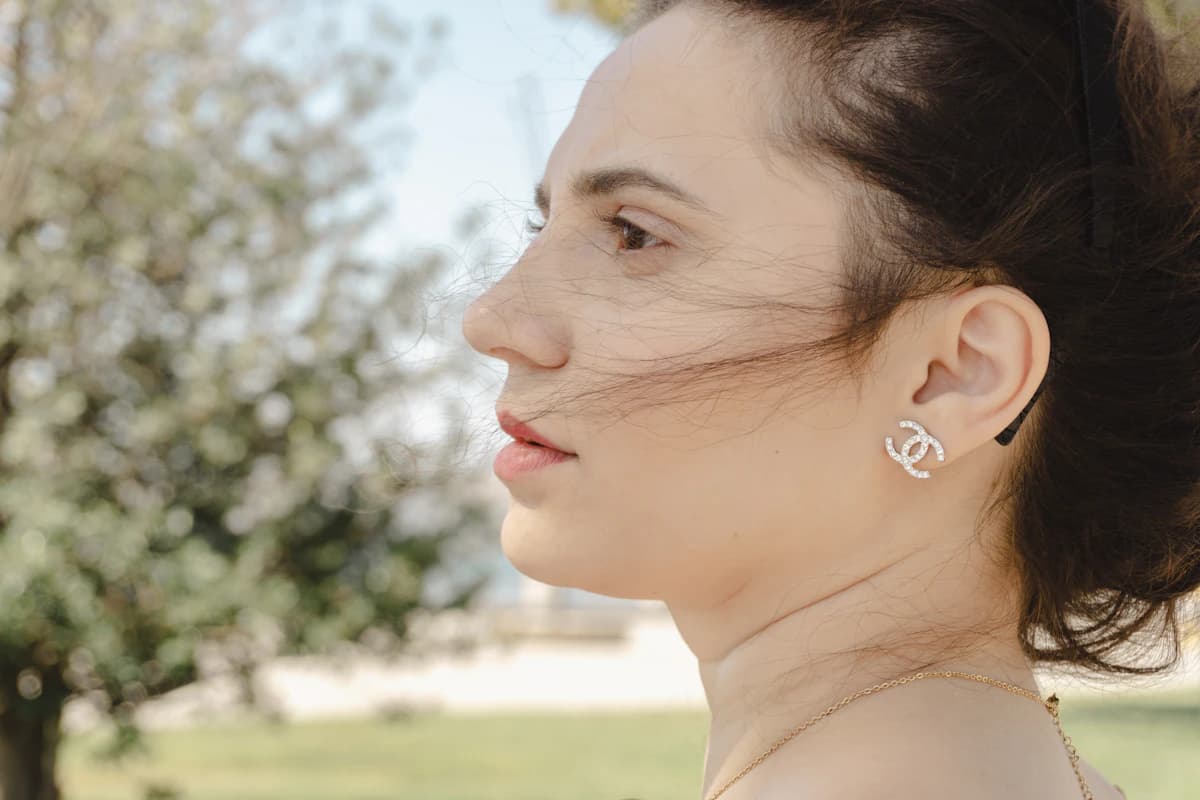 Side profile portrait showing midface projection, the maxilla position looksmaxxing communities call forward growth